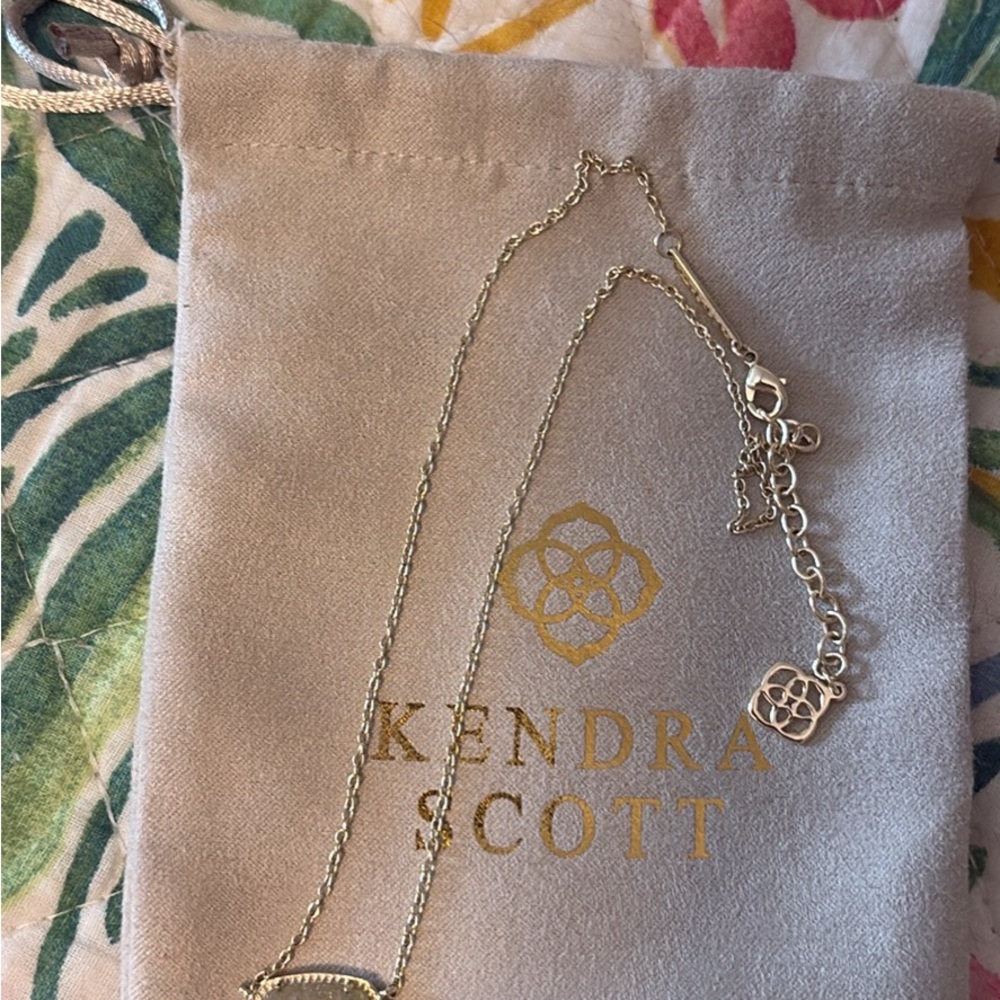 Kendra Scott Elegant Gold Signature Necklace